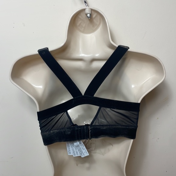 Oysho Black Velvet Sports Bra. - Picture 4 of 8